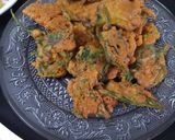 A picture of step 3 of Kotambir vadi and Palak pakora.