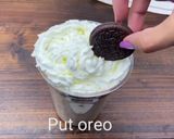 A picture of step 8 of Chocolate milkshake Oreo.