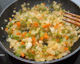 Foto del paso 2 de la receta: Espaguetis integrales con tomate, atún y hortalizas