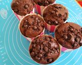 Foto langkah ke 5 dari resep Muffin Cokelat (No Mixer).