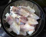 Hình bước làm 2 của món Mực nhồi thịt chiên