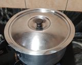 A picture of step 7 of White matar chole.