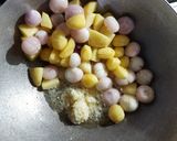 दम प्याज़ आलू (dum pyaz aloo recipe in Hindi) रेसिपी चरण 5 फोटो