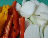 A picture of step 1 of Shaking Beef with Rice (Cơm Bò Lúc Lắc).