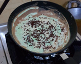 Foto langkah ke 6 dari resep Martabak Tipis Kering Pandan (Crispy).