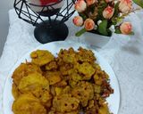 A picture of step 4 of Potato and onion and spinach pakora.