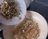 Foto del paso 7 de la receta: Bacallà cuinat a baixa temperatura sobre un llit de sofregit amb pols de vegetals,faves caramel·litzades  salsa de bolets