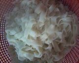 Gambar langkah 4 resipi Mi Kuey teow homemade.
