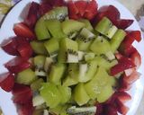 Foto del paso 2 de la receta: Postre rápido! Frutas con crema chantilly...🍓🥝