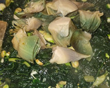 Foto del paso 4 de la receta: Revuelto de espinacas y verduras con gambas