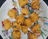 A picture of step 5 of Pakoda chaat.
