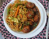 शेजवान नूडल्स विथ मंचूरियन (Schezwan noodles with manchurian recipe in Hindi) रेसिपी चरण 11 फोटो