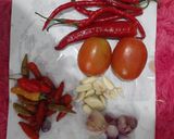 Foto langkah ke 1 dari resep Sambel goreng tomat.