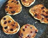 Pas rețetă Mini pancakes cu iaurt și afine 2 fotografie