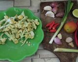 Foto langkah ke 2 dari resep Tom yam sederhana.