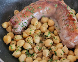 Foto del paso 2 de la receta: Butifarra asada con garbanzos salteados
