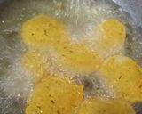 A picture of step 4 of Chicken flavoured alu pakora.