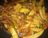 A picture of step 3 of Potato and chicken stir fry.