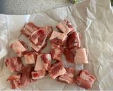 Foto del paso 1 de la receta: Costillejas de cerdo con pimiento, berenjena y tomate frito