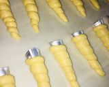 Foto langkah ke 7 dari resep Cream Vla Horn Bread.