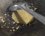 மில்க் கேரட் அல்வா ரெசிபி ஸ்டேப் 2 புகைப்படம்