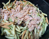Foto del paso 4 de la receta: Fusilli pugliesi tris con atún y champis