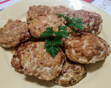 Foto del paso 5 de la receta: Hamburguesas de pollo con salsa de tomate y pimientos