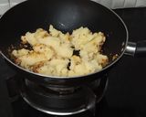 A picture of step 7 of Potato flowers (tea time snack).