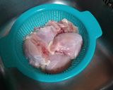 Foto del paso 3 de la receta: Muslos de pollo en salsa con menestra de verduras y setas en freidora de aire