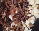 Foto langkah ke 5 dari resep Tumis Kembang Tahu dan Jamur.