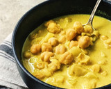 Foto del paso 3 de la receta: Sopa de garbanzos con curry y leche de almendras vegana
