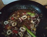 Foto langkah ke 4 dari resep Cumi Saus Padang Pedas.