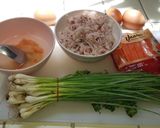 รูปขั้นตอนการทำที่ 1 ของ ข้าวต้มไข่ลวกปูอัดกุ้งแห้ง