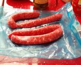 Foto del paso 1 de la receta: Longanizas frescas con sofrito y jalapeños