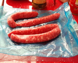 Foto del paso 1 de la receta: Longanizas frescas con sofrito y jalapeños