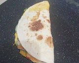 Foto langkah ke 4 dari resep 145. Tortilla Egg Sandwich.