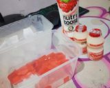 Foto langkah ke 1 dari resep 71.Pink Jelly Yakult drink with real Orange.