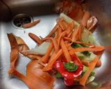 Foto del paso 1 de la receta: Caldo de verduras recicladas
