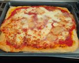 Foto del passaggio 4 della ricetta Pizza con gorgonzola e salame😋