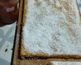 Foto del paso 2 de la receta: Cuadraditos de coco cubiertos de mermelada y coco y cuadraditos de chocolate con confites