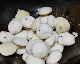 A picture of step 4 of Spicy masala button idlis with chutney.