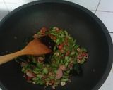 Foto langkah ke 4 dari resep Orak-arik Kerang Jamur dan Petai.
