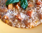 Foto del paso 5 de la receta: 🍛 Risotto cremoso con arroz integral, calabaza y zanahorias