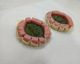 Foto del paso 4 de la receta: Rosco/Minipizza de salchicha y pesto
