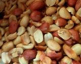 गुड़ और मूंगफली की चिक्की (Gud aur moongfali ki chikki recipe in Hindi) रेसिपी चरण 1 फोटो