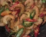 Foto langkah ke 5 dari resep Udang Kemangi Lada Hitam Saori.