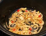 A picture of step 3 of Seafood Potjie.