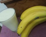 A picture of step 3 of Banana Milkshake 🍌.
