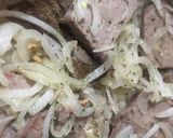 Foto del paso 2 de la receta: Churrasquitos con cebolla y vino blanco