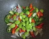Foto langkah ke 3 dari resep Orak-Arik Mandai Telur Pete.
